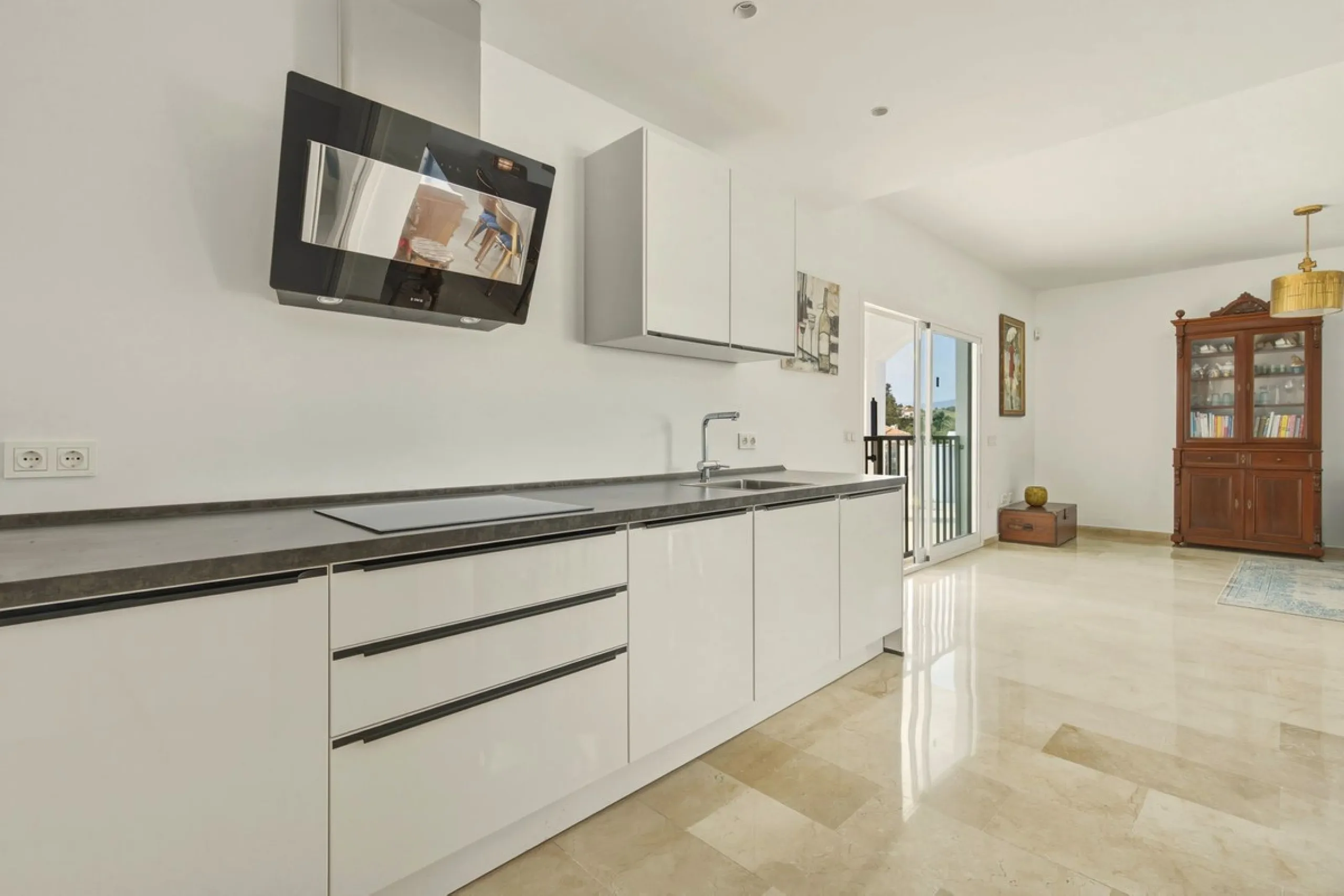 Exceptional Villa in Cerros del Águila - Perfect Location and Fully Renovated