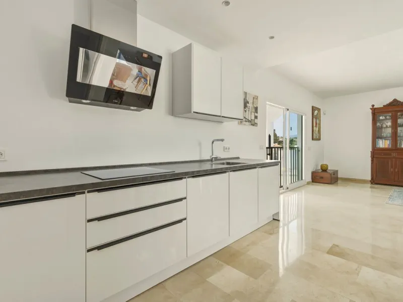 Exceptional Villa in Cerros del Águila - Perfect Location and Fully Renovated