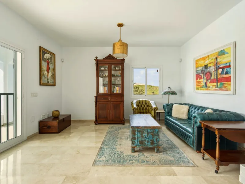 Exceptional Villa in Cerros del Águila - Perfect Location and Fully Renovated