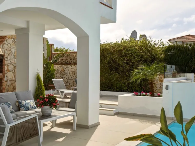 Exceptional Villa in Cerros del Águila - Perfect Location and Fully Renovated