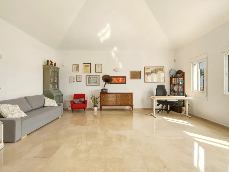 Exceptional Villa in Cerros del Águila - Perfect Location and Fully Renovated