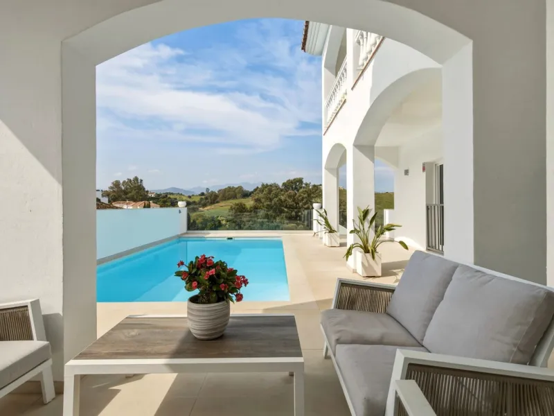 Exceptional Villa in Cerros del Águila - Perfect Location and Fully Renovated
