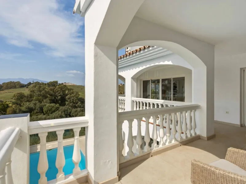 Exceptional Villa in Cerros del Águila - Perfect Location and Fully Renovated