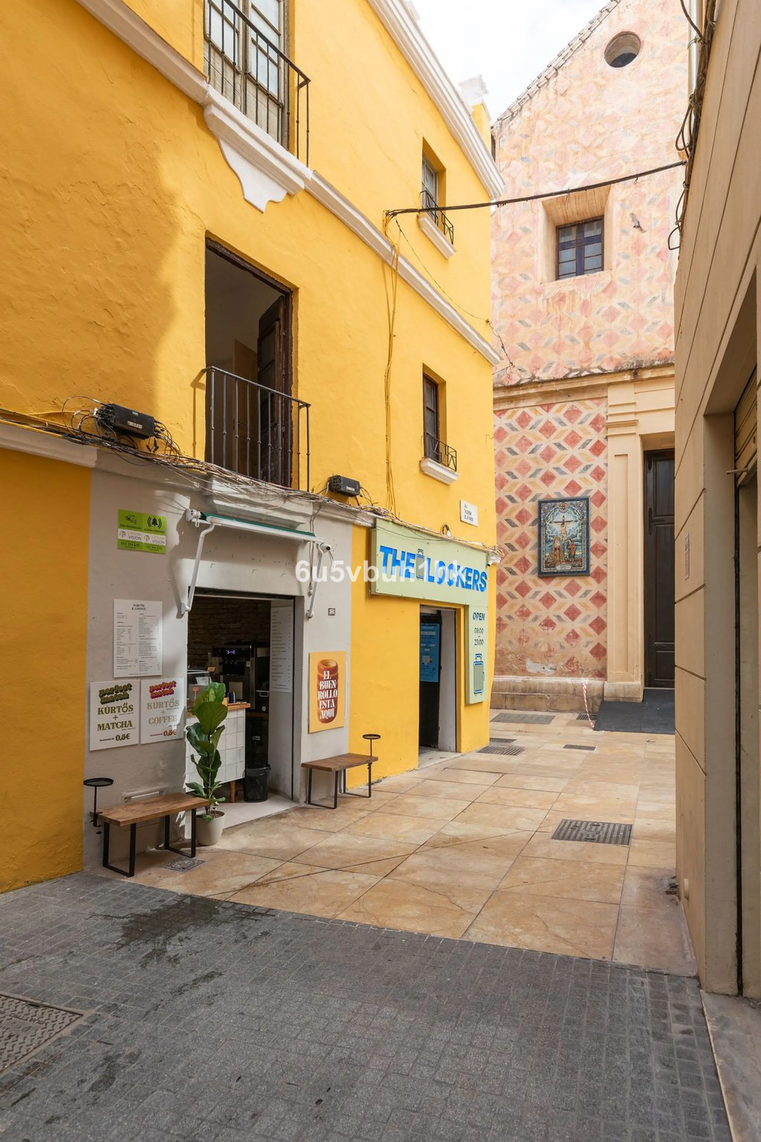 Located on one of the most picturesque streets in Málaga's historic centre, Calle San Juan, this characterful building offers a rare combination of immediate income and exceptional development potential. With its rooftop overlooking the magnificent tower 