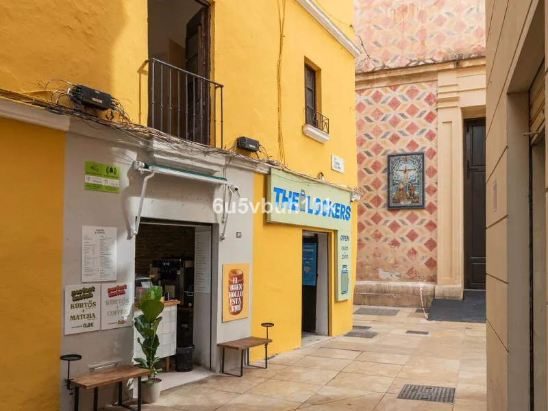 Located on one of the most picturesque streets in Málaga's historic centre, Calle San Juan, this characterful building offers a rare combination of immediate income and exceptional development potential. With its rooftop overlooking the magnificent tower 