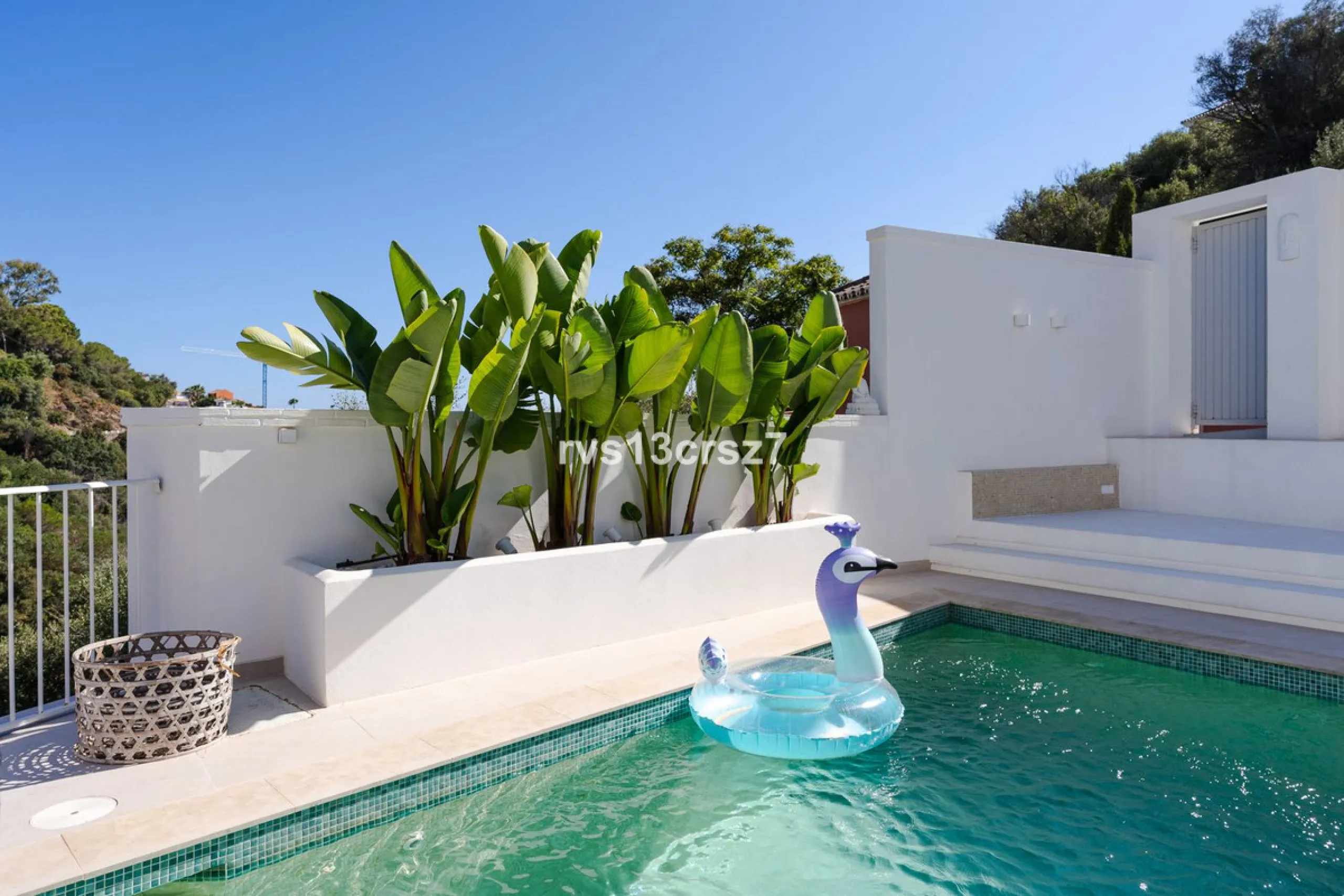 A wonderful opportunity: a luxurious, renovated Ibiza-style villa, unique in its kind, with plenty of privacy and stunning views of the Costa del Sol sea and mountains. This tastefully designed, unique villa offers exceptional privacy thanks to its four e