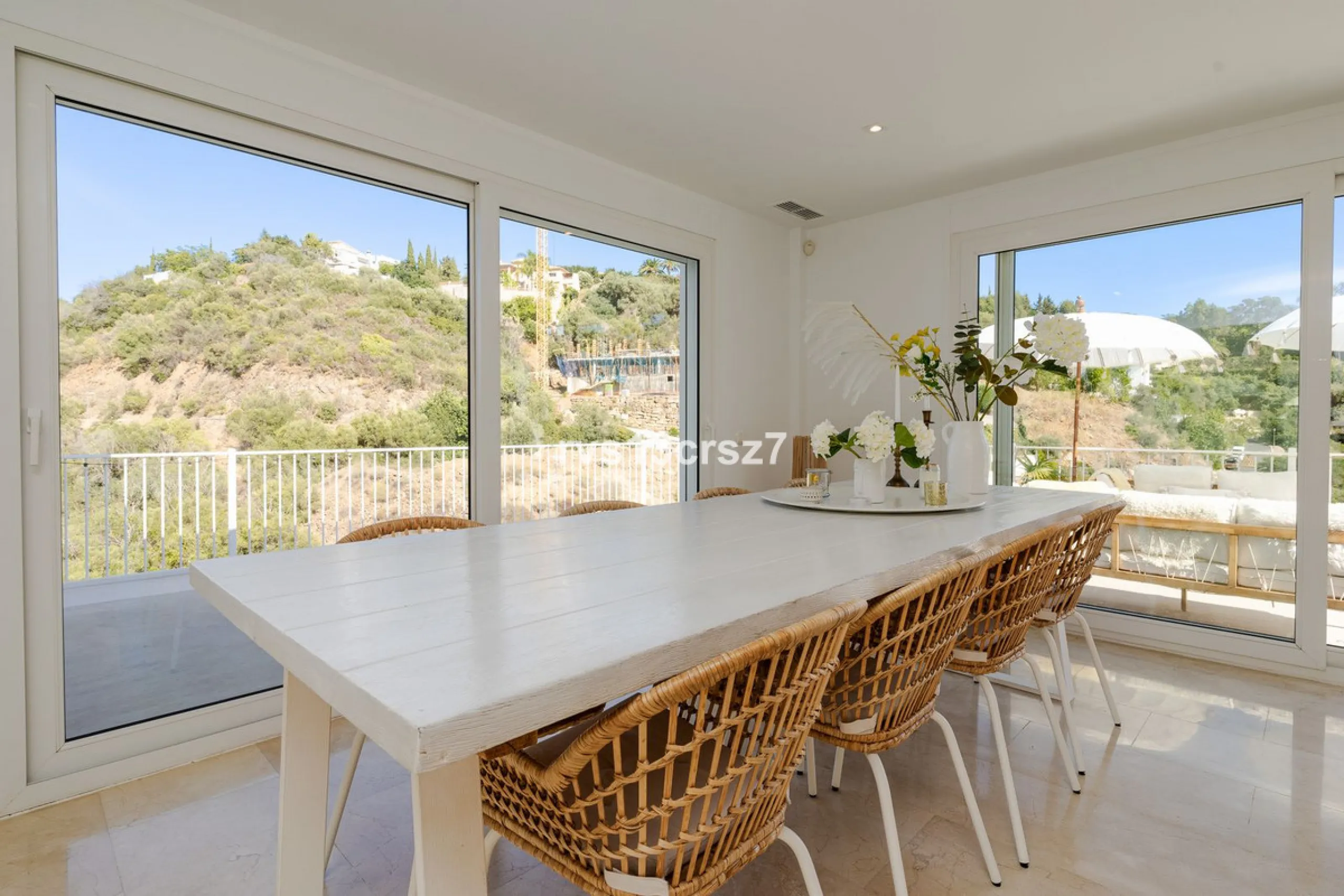 A wonderful opportunity: a luxurious, renovated Ibiza-style villa, unique in its kind, with plenty of privacy and stunning views of the Costa del Sol sea and mountains. This tastefully designed, unique villa offers exceptional privacy thanks to its four e