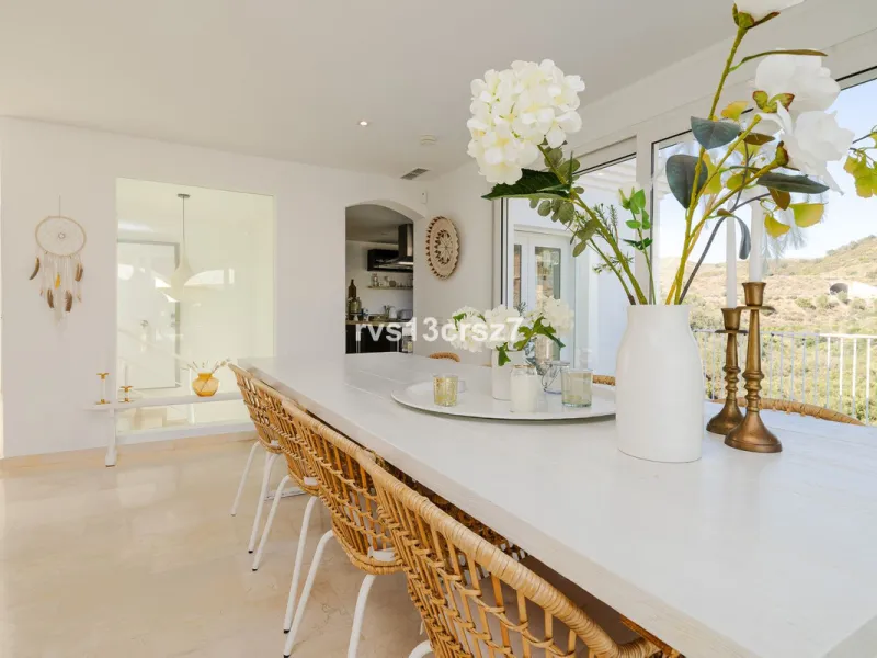 A wonderful opportunity: a luxurious, renovated Ibiza-style villa, unique in its kind, with plenty of privacy and stunning views of the Costa del Sol sea and mountains. This tastefully designed, unique villa offers exceptional privacy thanks to its four e