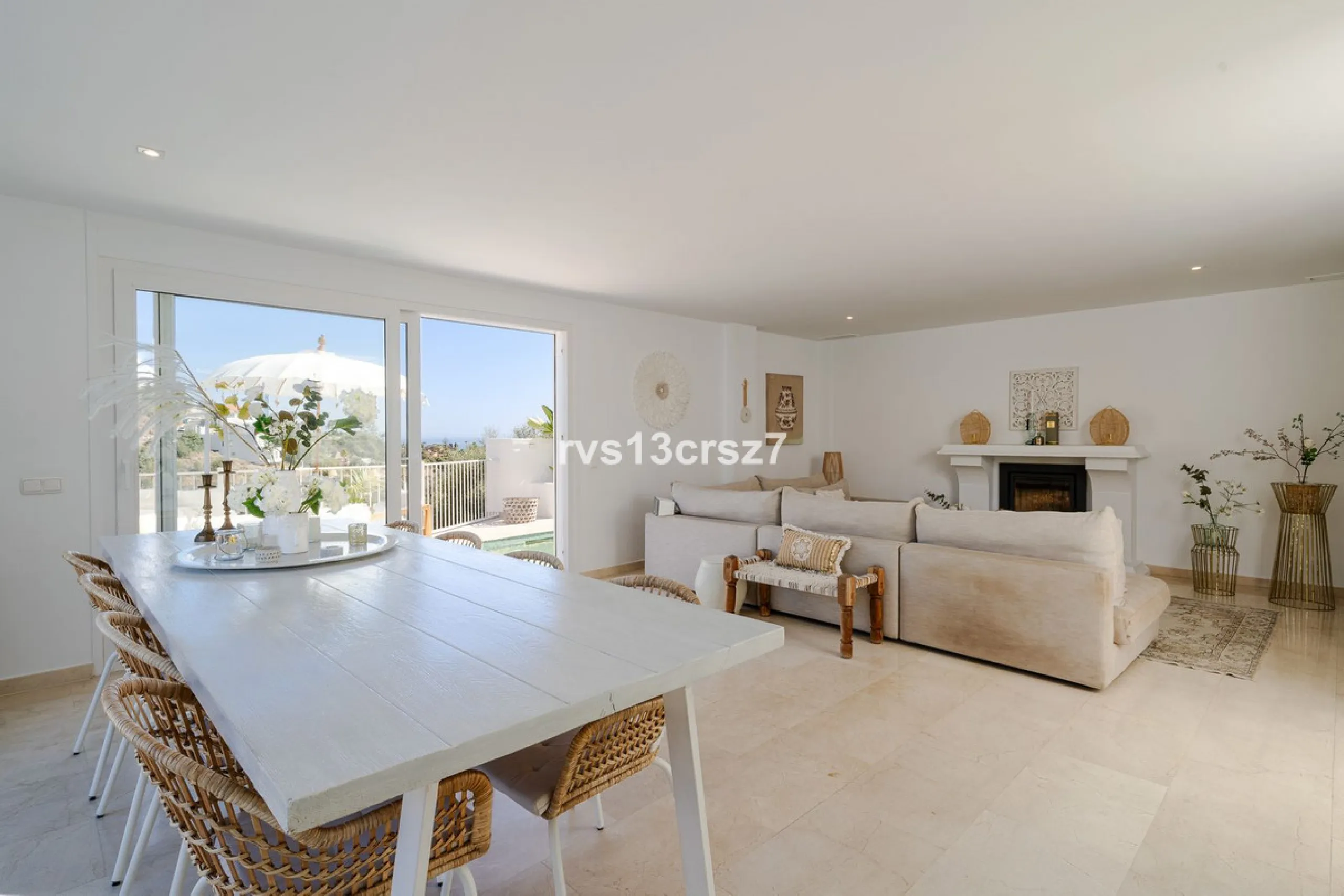 A wonderful opportunity: a luxurious, renovated Ibiza-style villa, unique in its kind, with plenty of privacy and stunning views of the Costa del Sol sea and mountains. This tastefully designed, unique villa offers exceptional privacy thanks to its four e