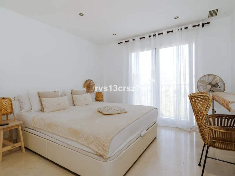 A wonderful opportunity: a luxurious, renovated Ibiza-style villa, unique in its kind, with plenty of privacy and stunning views of the Costa del Sol sea and mountains. This tastefully designed, unique villa offers exceptional privacy thanks to its four e
