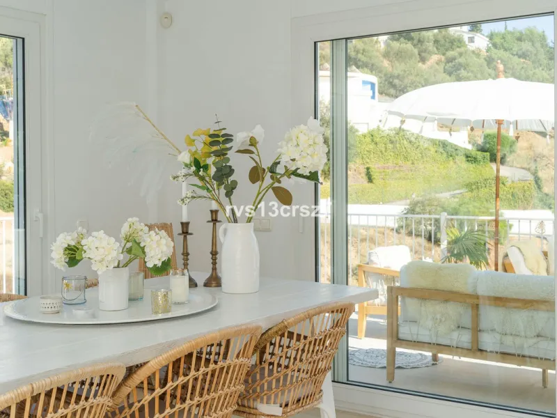 A wonderful opportunity: a luxurious, renovated Ibiza-style villa, unique in its kind, with plenty of privacy and stunning views of the Costa del Sol sea and mountains. This tastefully designed, unique villa offers exceptional privacy thanks to its four e