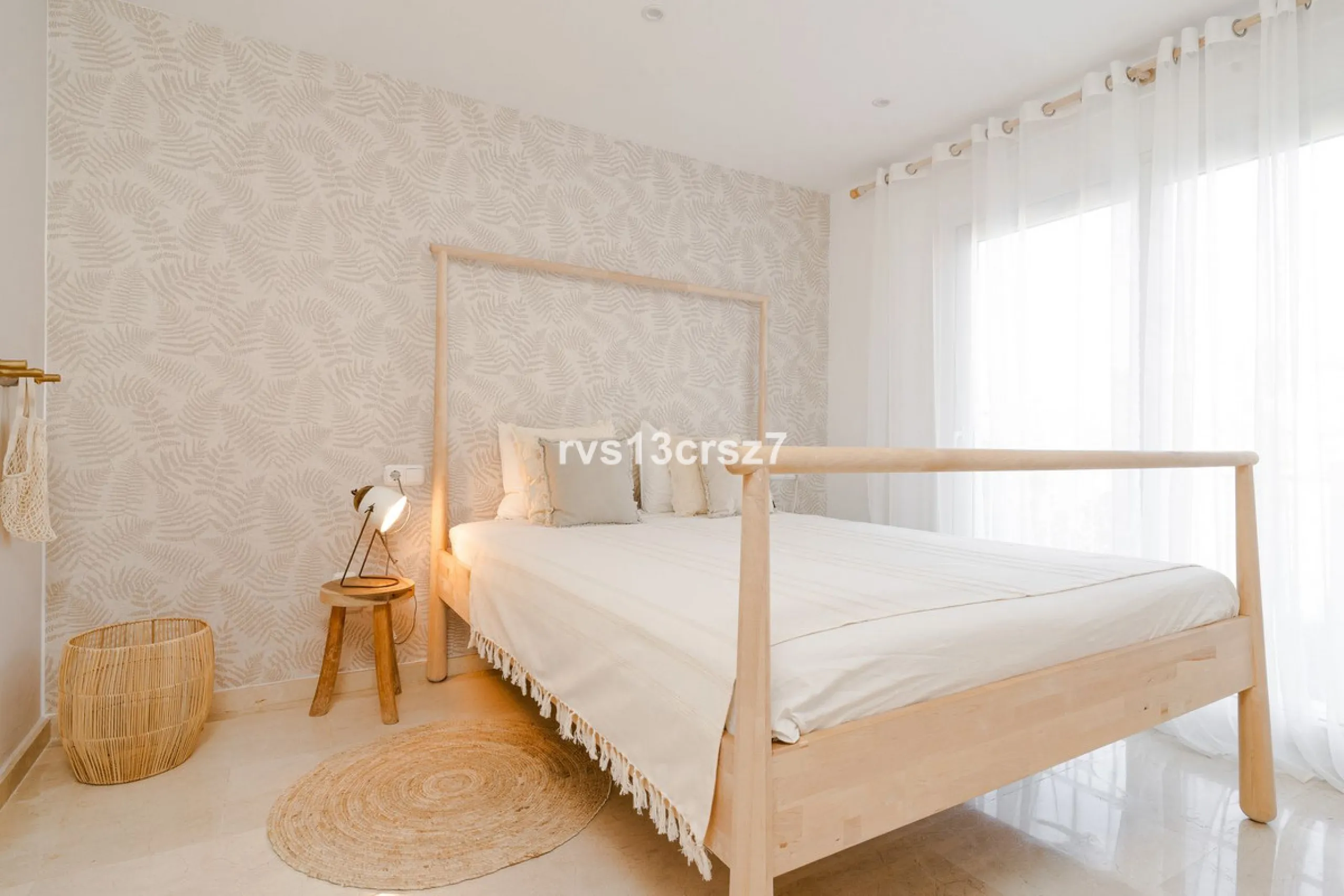 A wonderful opportunity: a luxurious, renovated Ibiza-style villa, unique in its kind, with plenty of privacy and stunning views of the Costa del Sol sea and mountains. This tastefully designed, unique villa offers exceptional privacy thanks to its four e