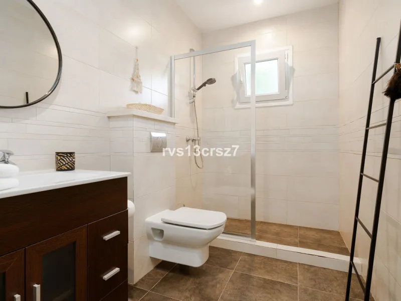 A wonderful opportunity: a luxurious, renovated Ibiza-style villa, unique in its kind, with plenty of privacy and stunning views of the Costa del Sol sea and mountains. This tastefully designed, unique villa offers exceptional privacy thanks to its four e