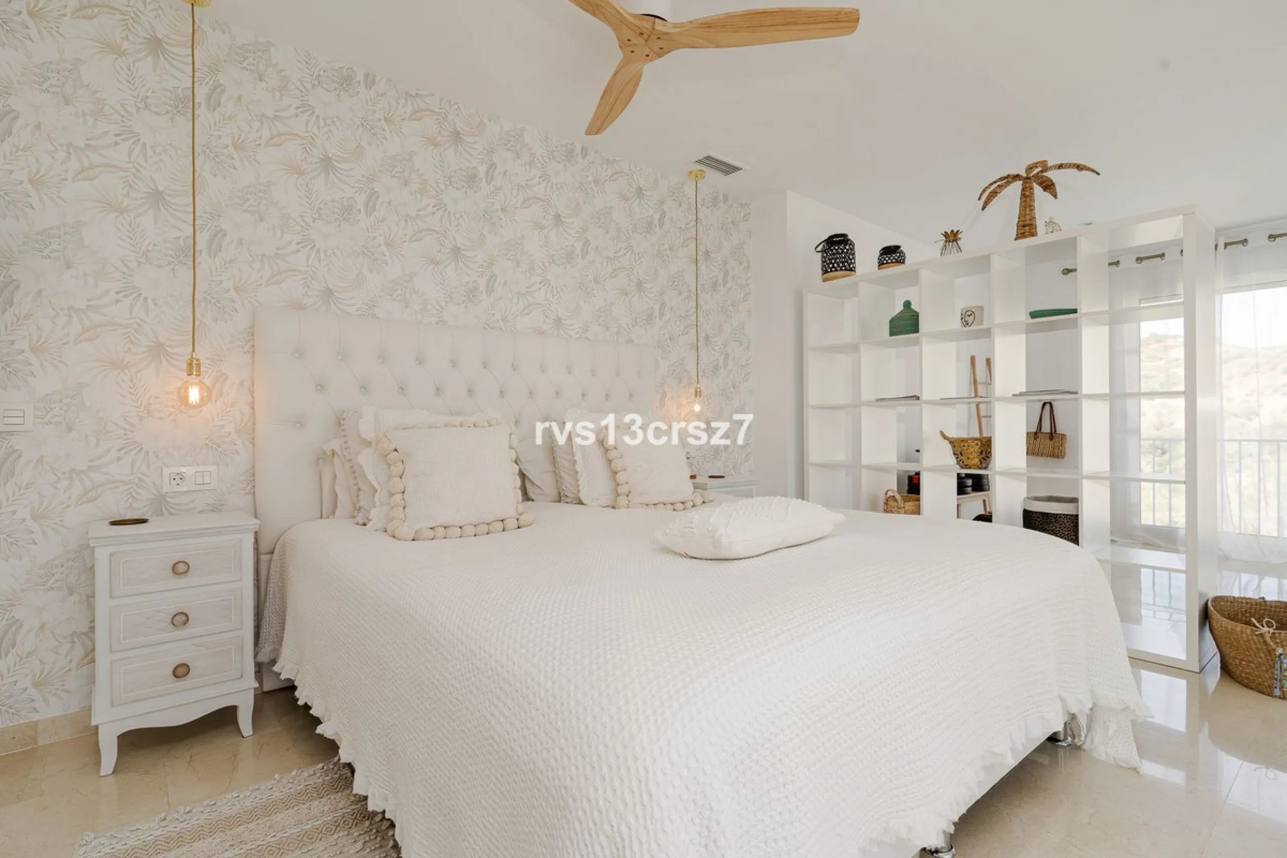 A wonderful opportunity: a luxurious, renovated Ibiza-style villa, unique in its kind, with plenty of privacy and stunning views of the Costa del Sol sea and mountains. This tastefully designed, unique villa offers exceptional privacy thanks to its four e