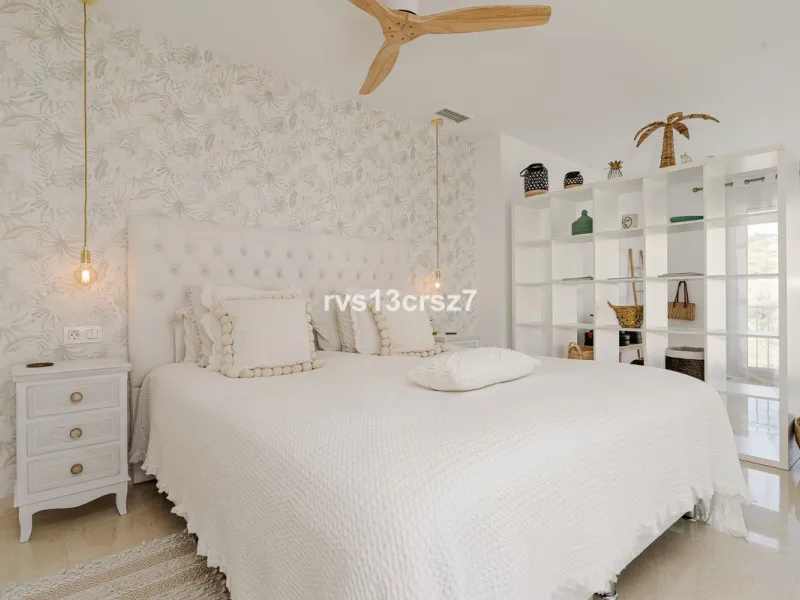 A wonderful opportunity: a luxurious, renovated Ibiza-style villa, unique in its kind, with plenty of privacy and stunning views of the Costa del Sol sea and mountains. This tastefully designed, unique villa offers exceptional privacy thanks to its four e