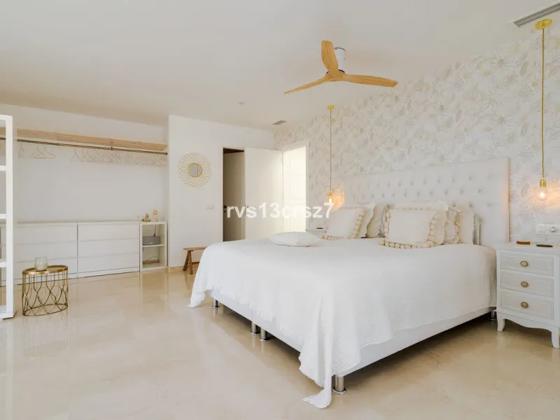 A wonderful opportunity: a luxurious, renovated Ibiza-style villa, unique in its kind, with plenty of privacy and stunning views of the Costa del Sol sea and mountains. This tastefully designed, unique villa offers exceptional privacy thanks to its four e