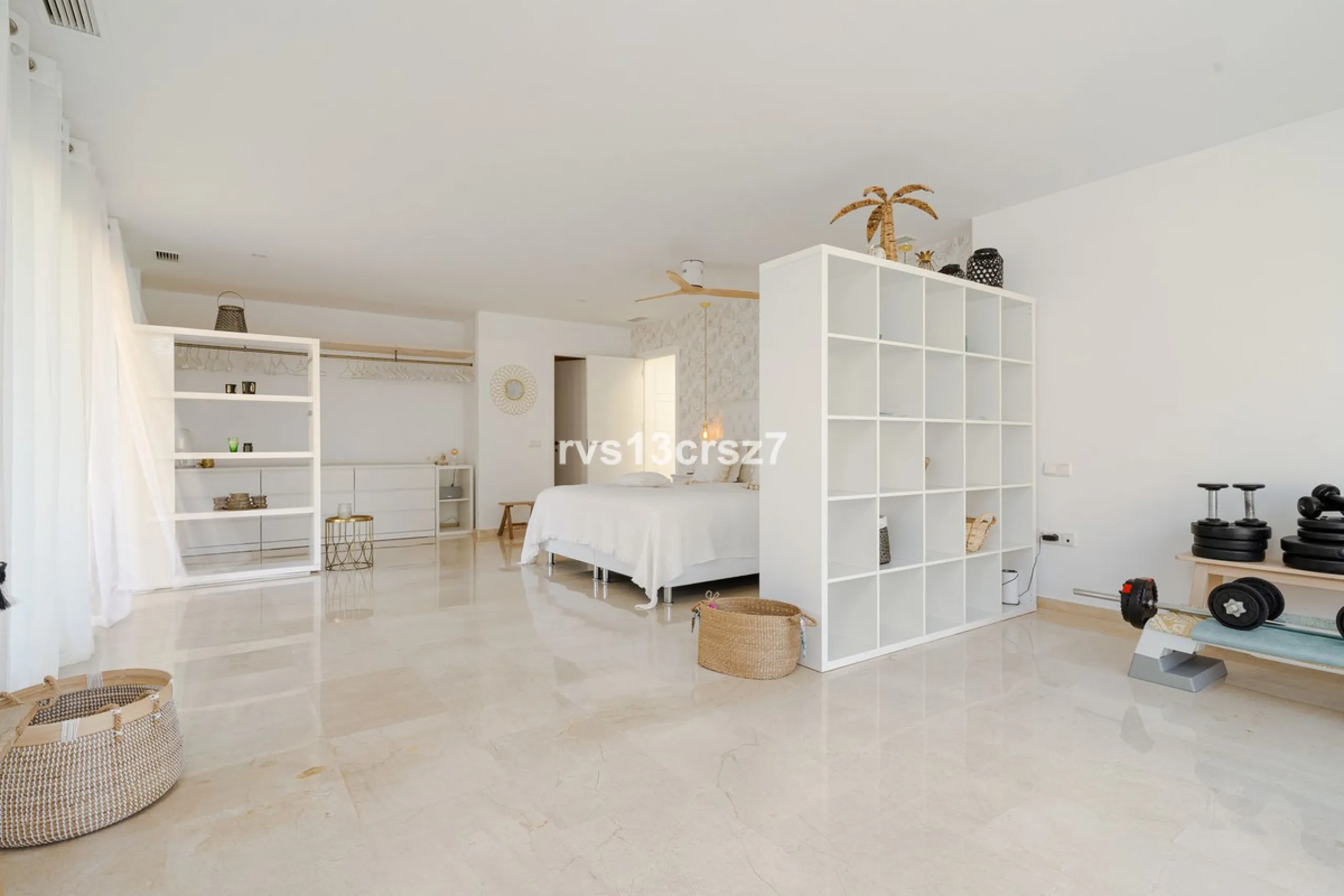 A wonderful opportunity: a luxurious, renovated Ibiza-style villa, unique in its kind, with plenty of privacy and stunning views of the Costa del Sol sea and mountains. This tastefully designed, unique villa offers exceptional privacy thanks to its four e