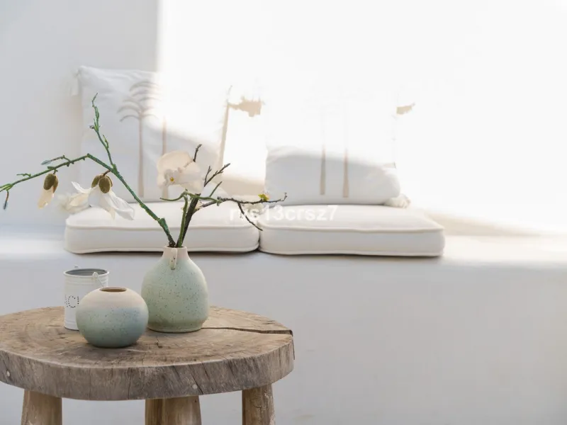 A wonderful opportunity: a luxurious, renovated Ibiza-style villa, unique in its kind, with plenty of privacy and stunning views of the Costa del Sol sea and mountains. This tastefully designed, unique villa offers exceptional privacy thanks to its four e