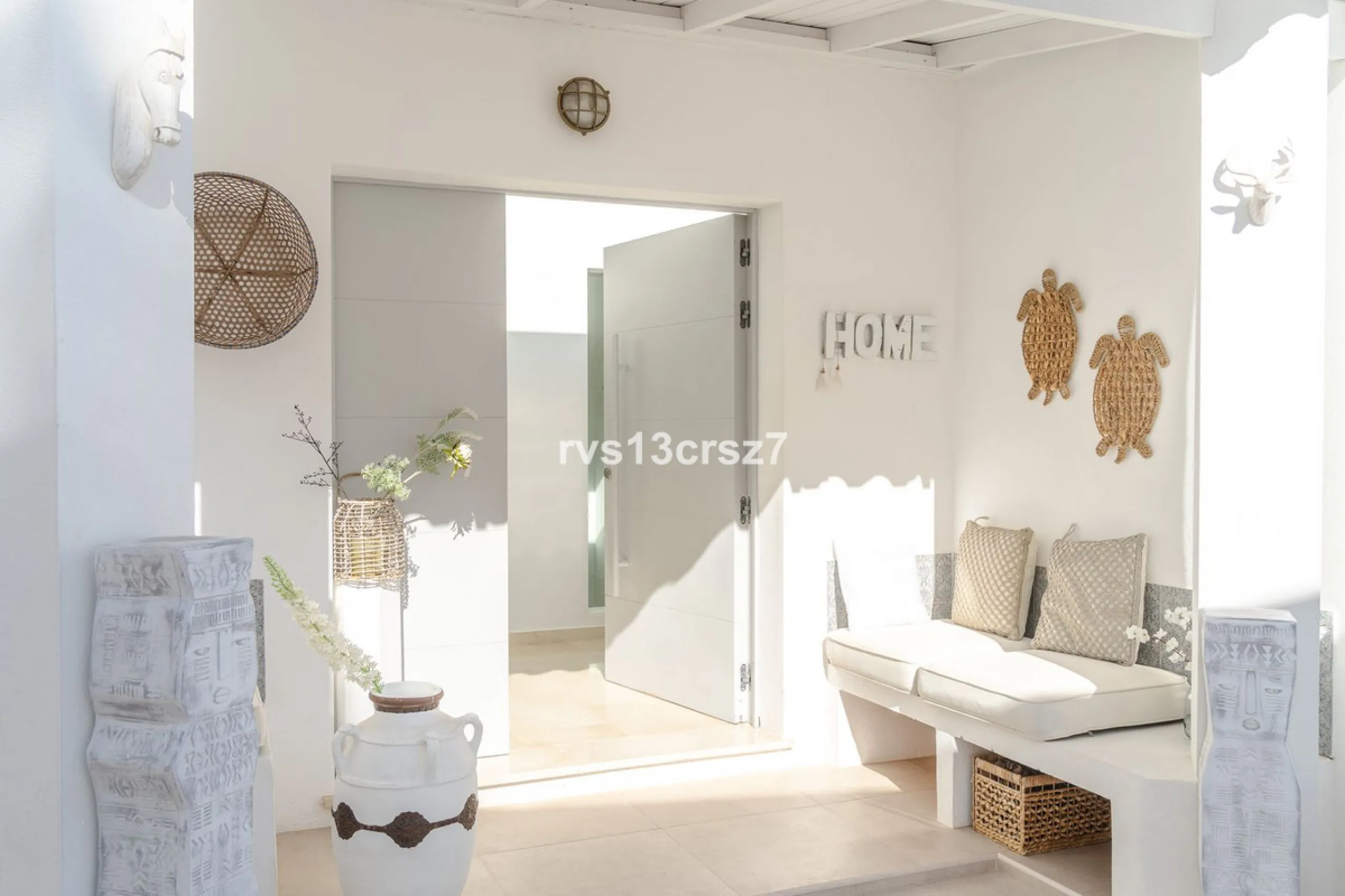 A wonderful opportunity: a luxurious, renovated Ibiza-style villa, unique in its kind, with plenty of privacy and stunning views of the Costa del Sol sea and mountains. This tastefully designed, unique villa offers exceptional privacy thanks to its four e