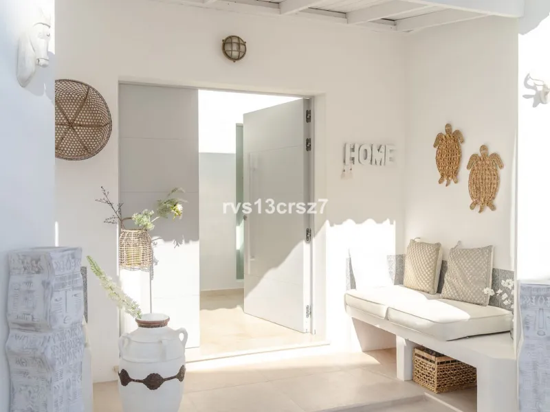 A wonderful opportunity: a luxurious, renovated Ibiza-style villa, unique in its kind, with plenty of privacy and stunning views of the Costa del Sol sea and mountains. This tastefully designed, unique villa offers exceptional privacy thanks to its four e