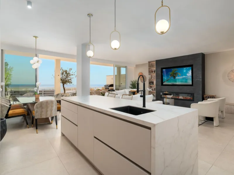 Exclusive 4-Bedroom Luxury Penthouse in Golf Resort Torrequebrada. Totally renovated with elegant and modern design, panoramic sea views.