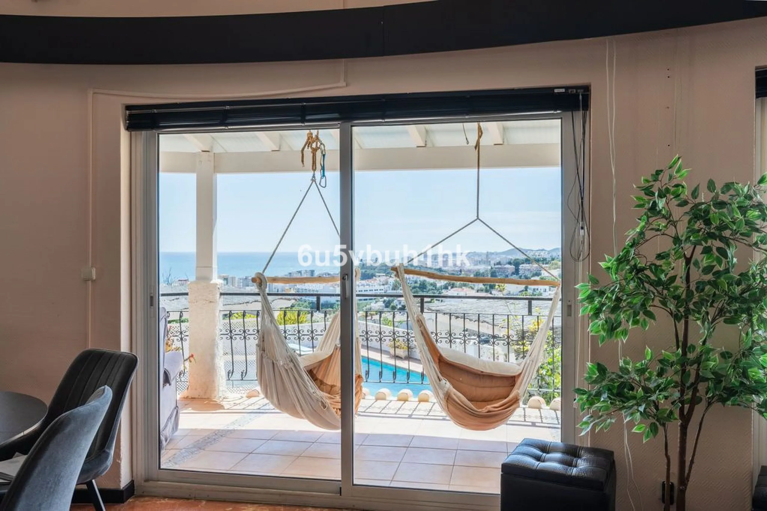 House - Detached Villa в продаже в Fuengirola, Málaga. В доме 4 спален и 6 ванных комнат. Площадь дома 300 м². Площадь участка 1000 м²