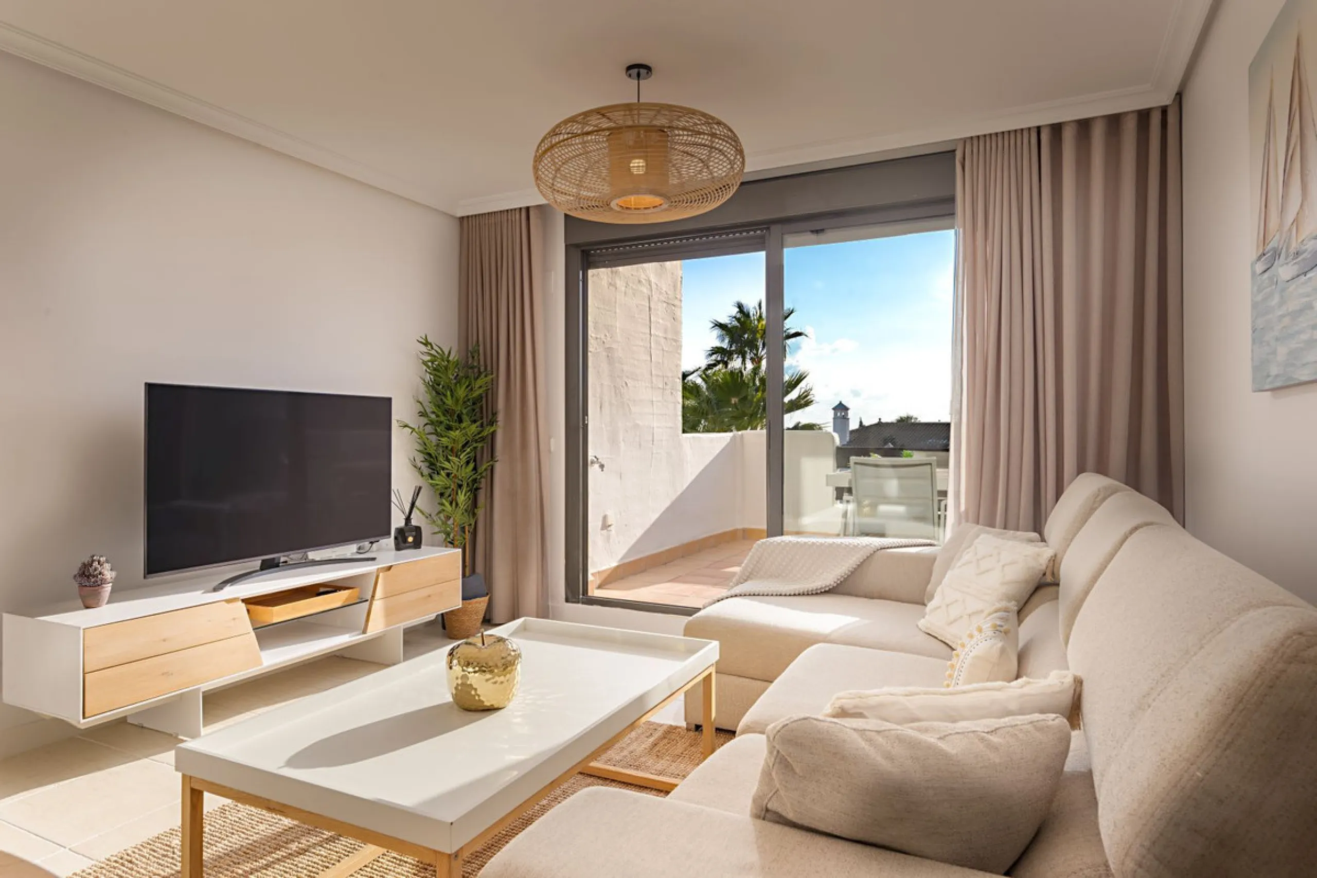 Luxury Duplex Penthouse with Panoramic Sea Views – Estepona with valid RTA (touristic rental licence).
