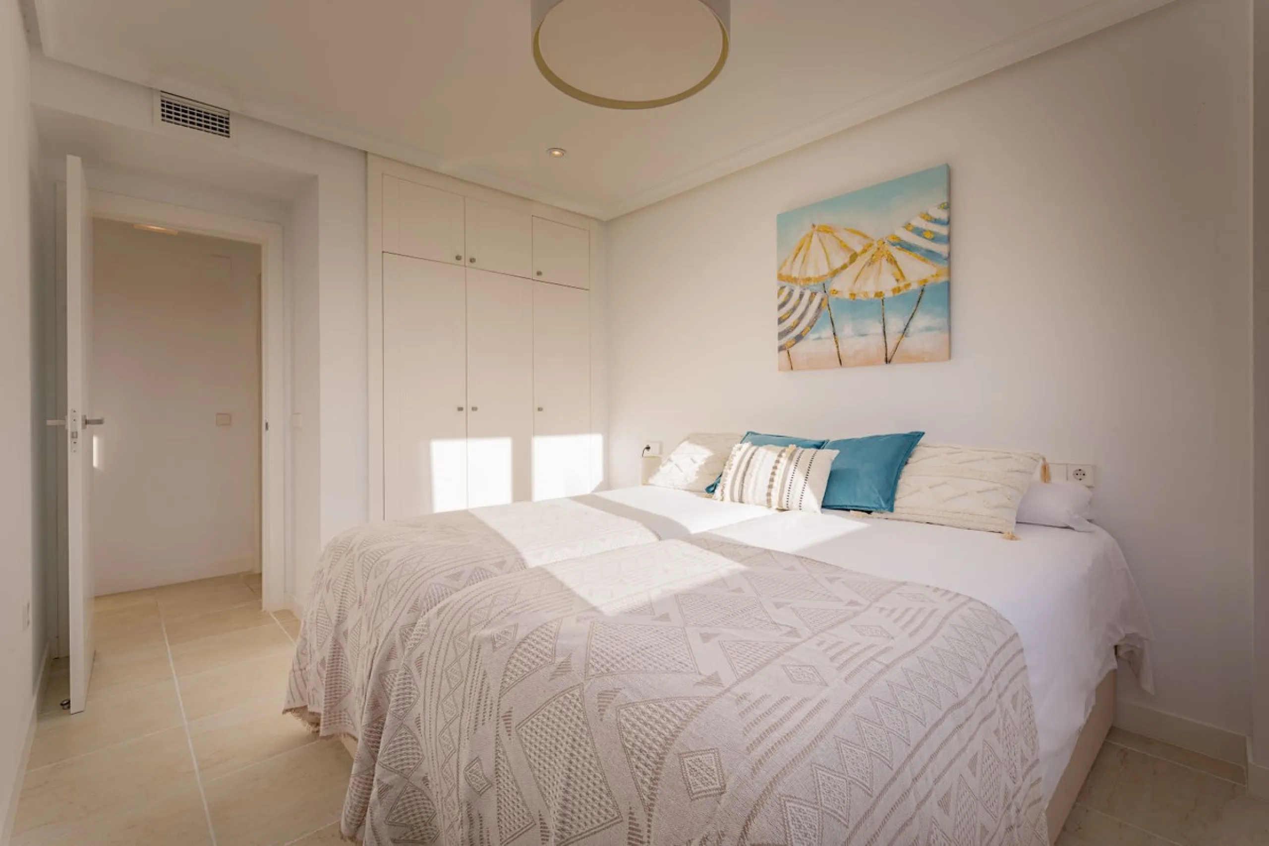 Luxury Duplex Penthouse with Panoramic Sea Views – Estepona with valid RTA (touristic rental licence).