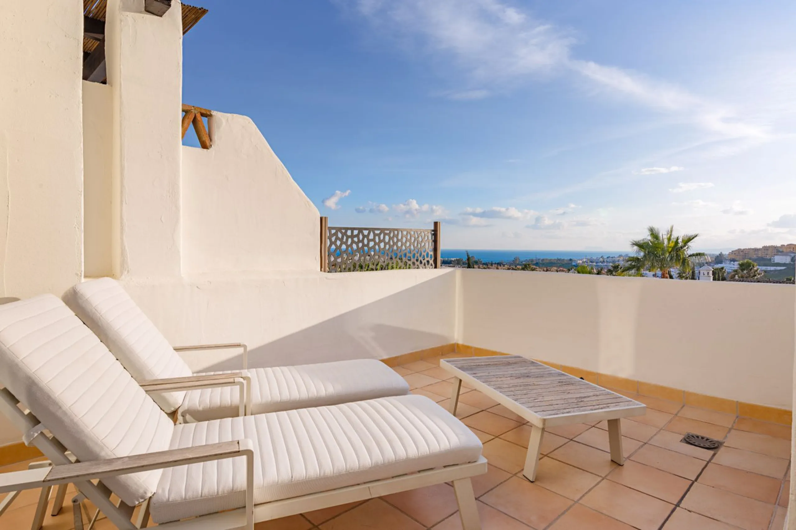 Luxury Duplex Penthouse with Panoramic Sea Views – Estepona with valid RTA (touristic rental licence).