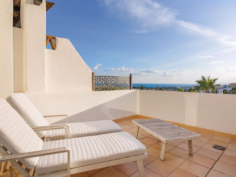 Luxury Duplex Penthouse with Panoramic Sea Views – Estepona with valid RTA (touristic rental licence).