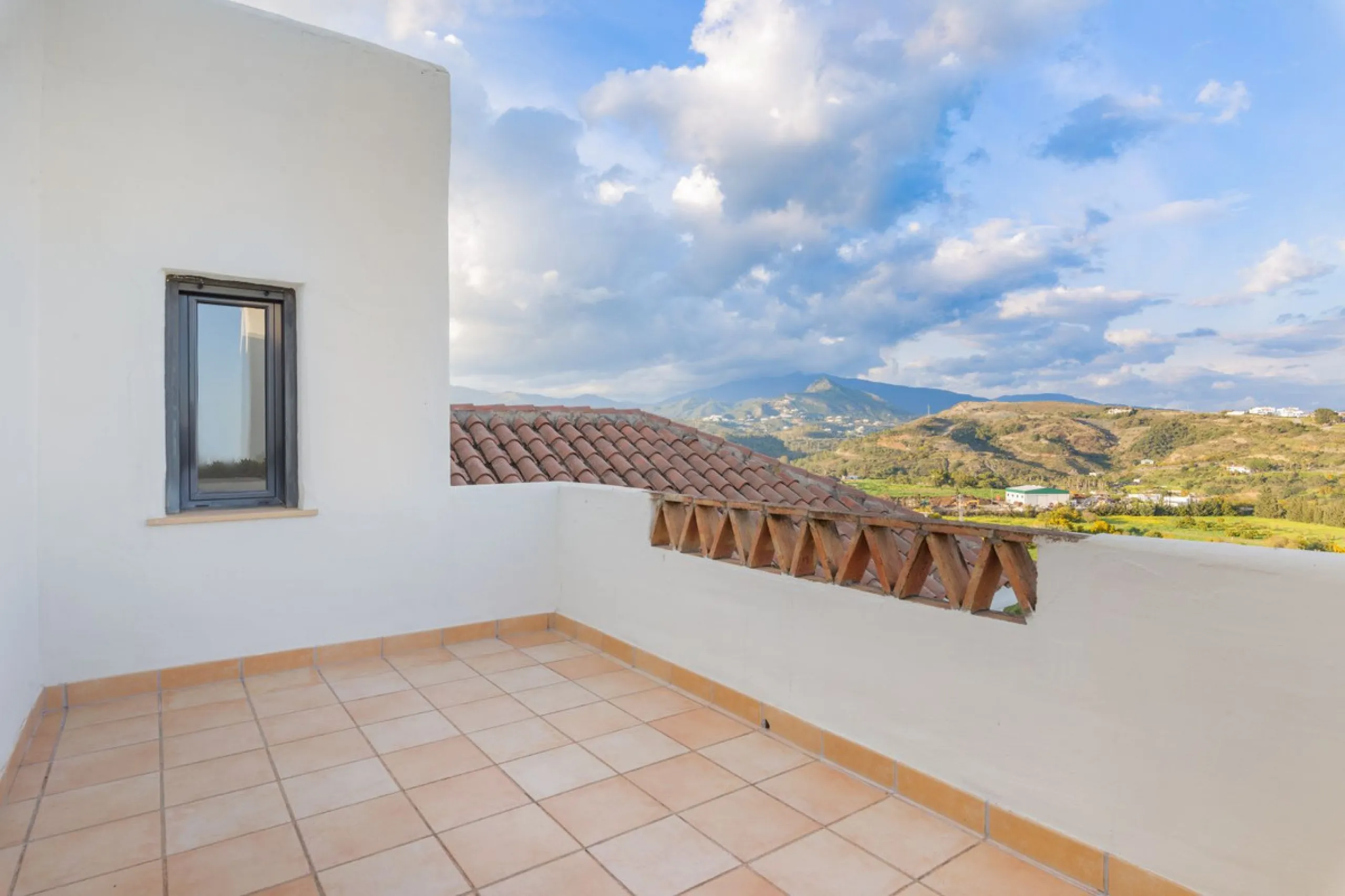 Luxury Duplex Penthouse with Panoramic Sea Views – Estepona with valid RTA (touristic rental licence).