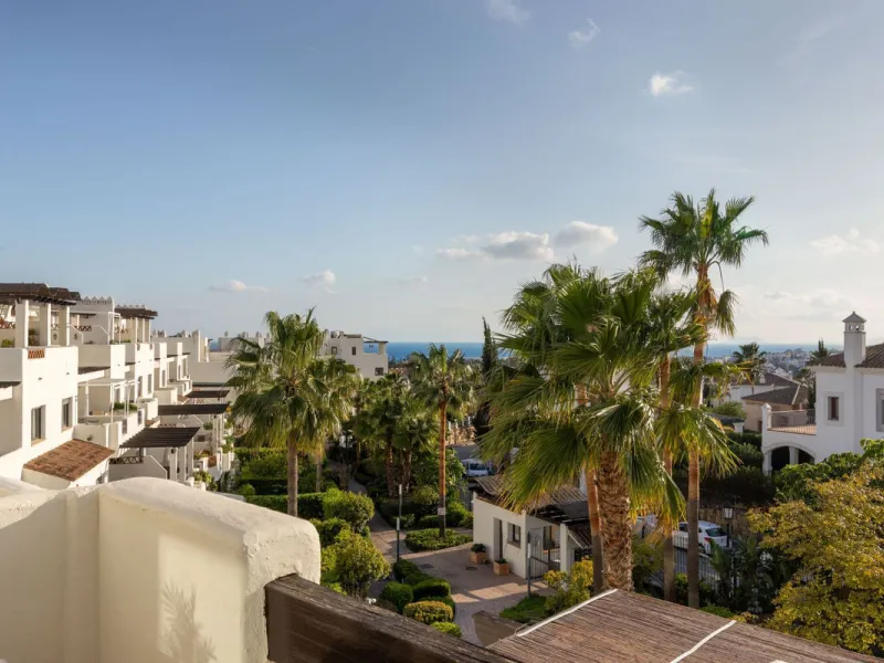 Luxury Duplex Penthouse with Panoramic Sea Views – Estepona with valid RTA (touristic rental licence).