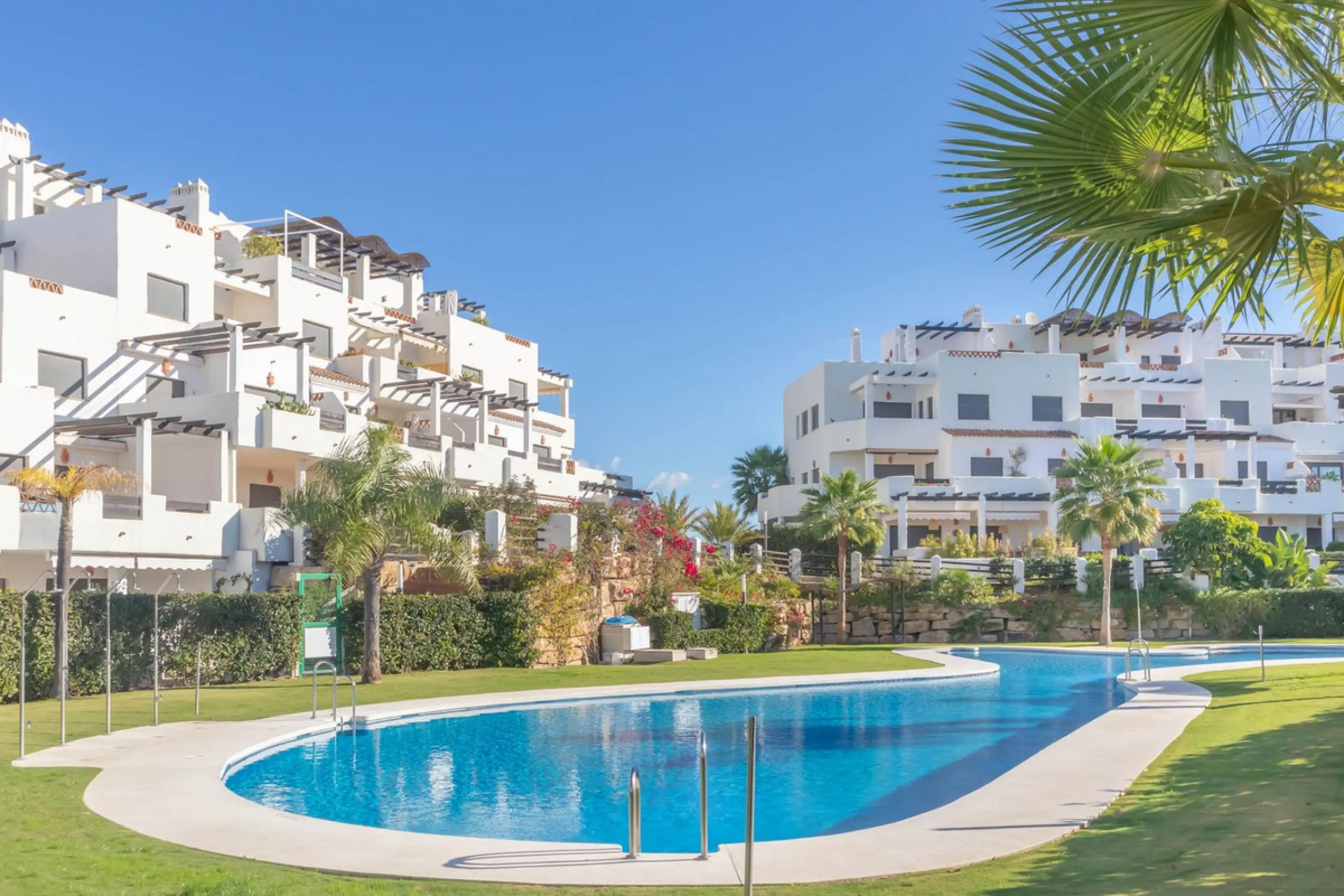 Luxury Duplex Penthouse with Panoramic Sea Views – Estepona with valid RTA (touristic rental licence).