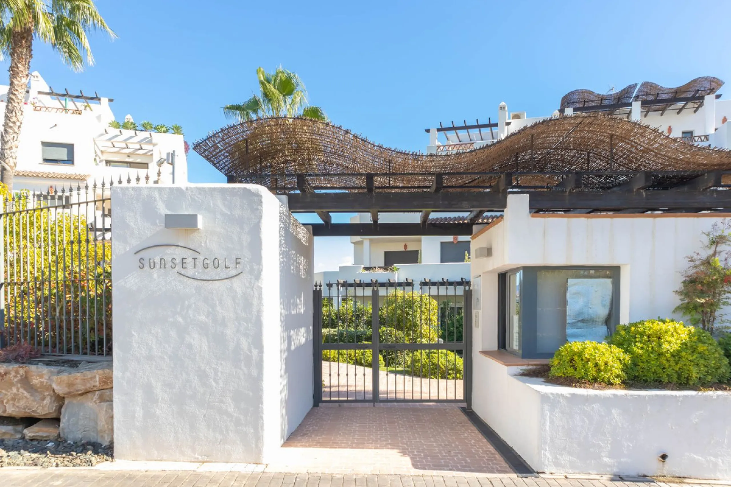 Luxury Duplex Penthouse with Panoramic Sea Views – Estepona with valid RTA (touristic rental licence).