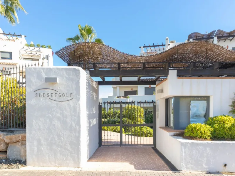 Luxury Duplex Penthouse with Panoramic Sea Views – Estepona with valid RTA (touristic rental licence).