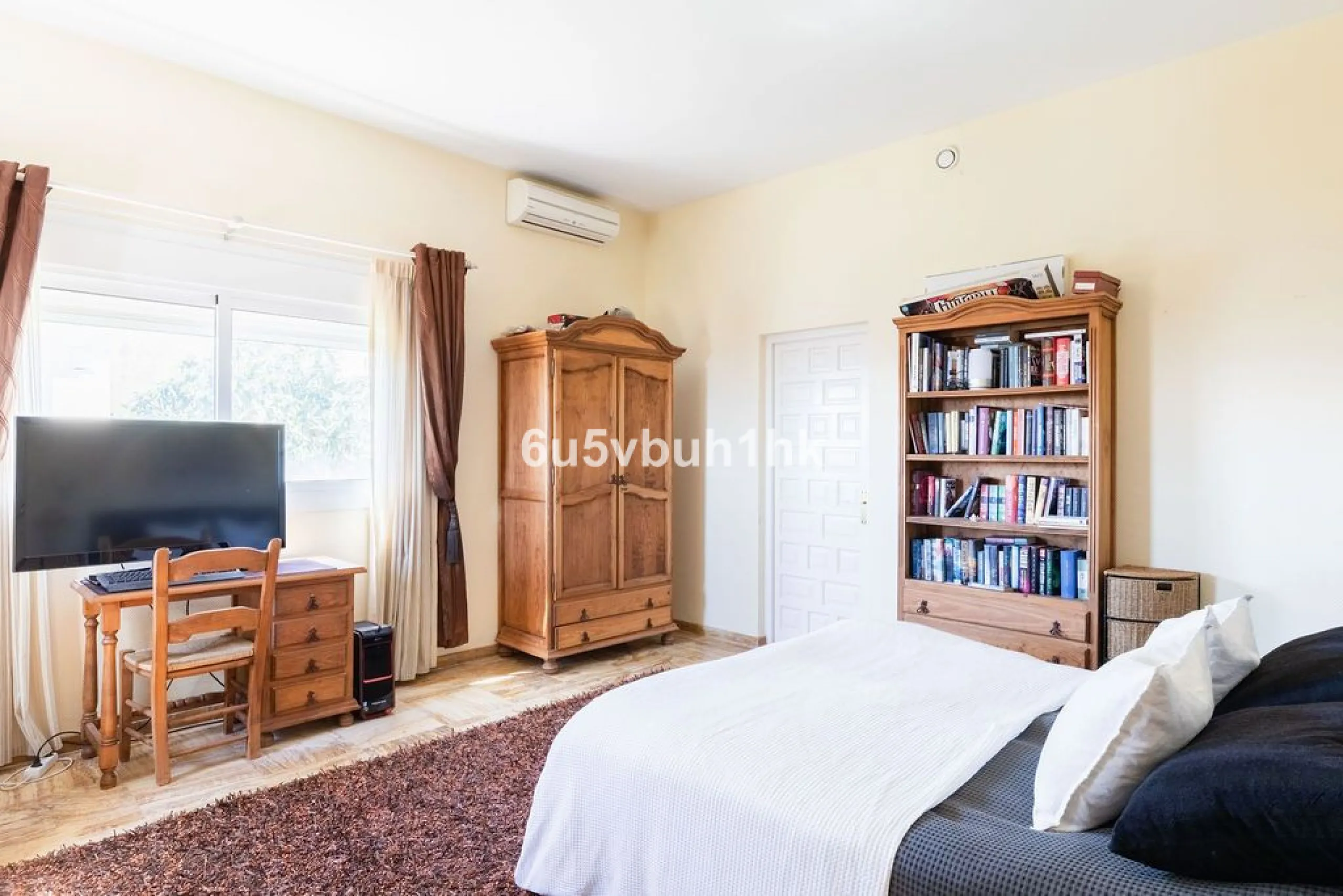 House - Detached Villa в продаже в Fuengirola, Málaga. В доме 4 спален и 6 ванных комнат. Площадь дома 300 м². Площадь участка 1000 м²