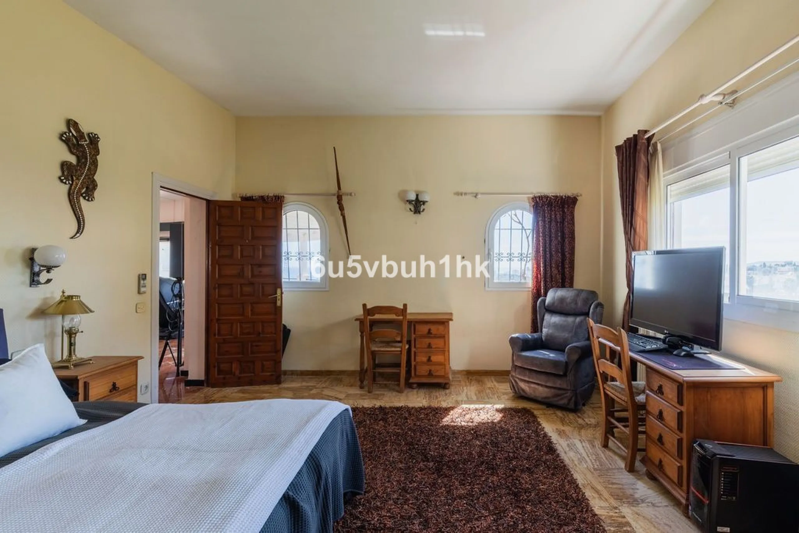 House - Detached Villa в продаже в Fuengirola, Málaga. В доме 4 спален и 6 ванных комнат. Площадь дома 300 м². Площадь участка 1000 м²