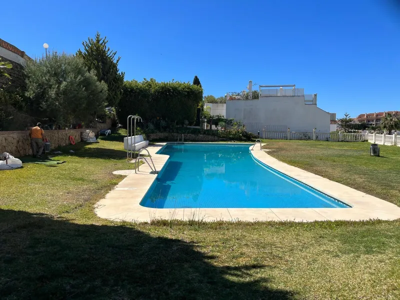 Apartment - Middle Floor Apartment в продаже в Benalmadena, Málaga. В доме 2 спален и 2 ванных комнат. Площадь дома 75 м²