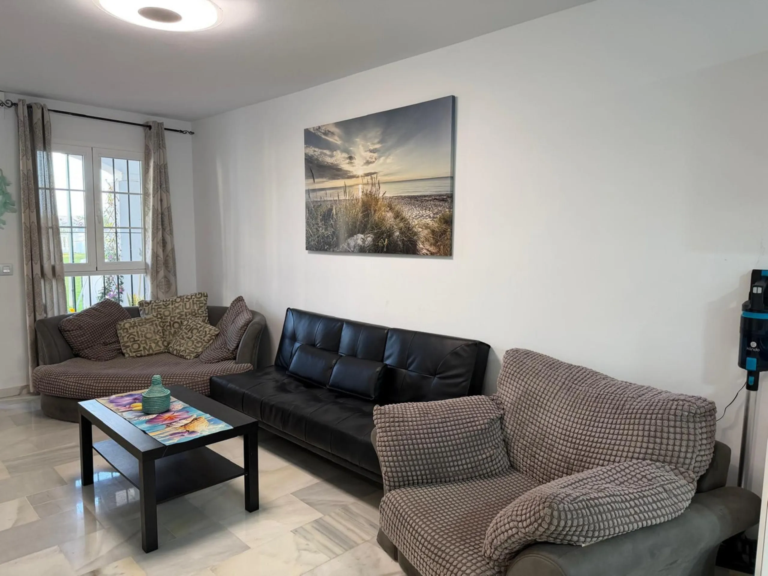 Apartment - Middle Floor Apartment в продаже в Benalmadena, Málaga. В доме 2 спален и 2 ванных комнат. Площадь дома 75 м²