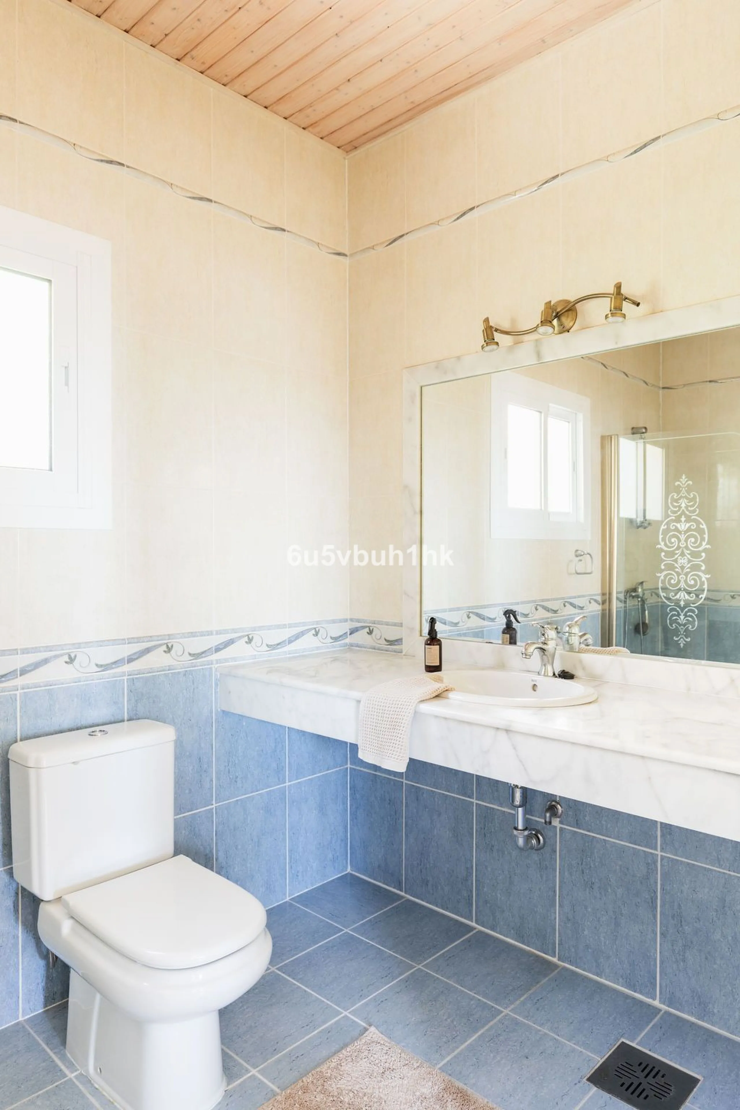 House - Detached Villa в продаже в Fuengirola, Málaga. В доме 4 спален и 6 ванных комнат. Площадь дома 300 м². Площадь участка 1000 м²