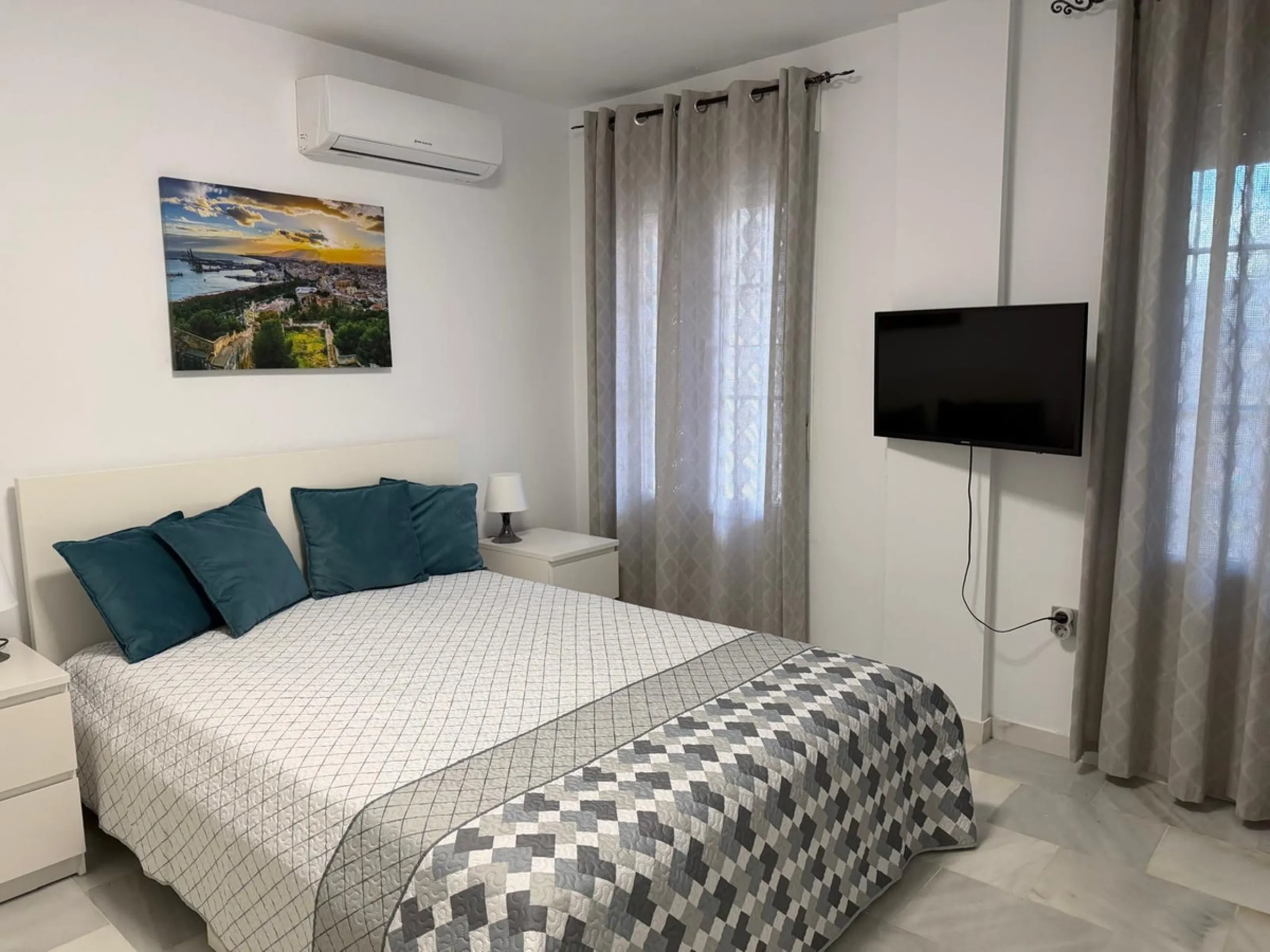Apartment - Middle Floor Apartment в продаже в Benalmadena, Málaga. В доме 2 спален и 2 ванных комнат. Площадь дома 75 м²