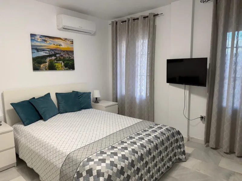 Apartment - Middle Floor Apartment в продаже в Benalmadena, Málaga. В доме 2 спален и 2 ванных комнат. Площадь дома 75 м²