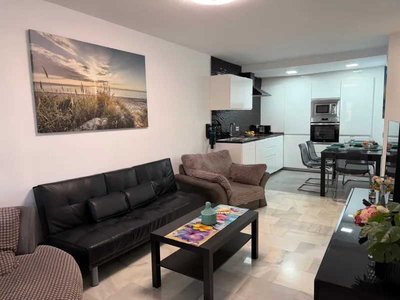 Apartment - Middle Floor Apartment в продаже в Benalmadena, Málaga. В доме 2 спален и 2 ванных комнат. Площадь дома 75 м²
