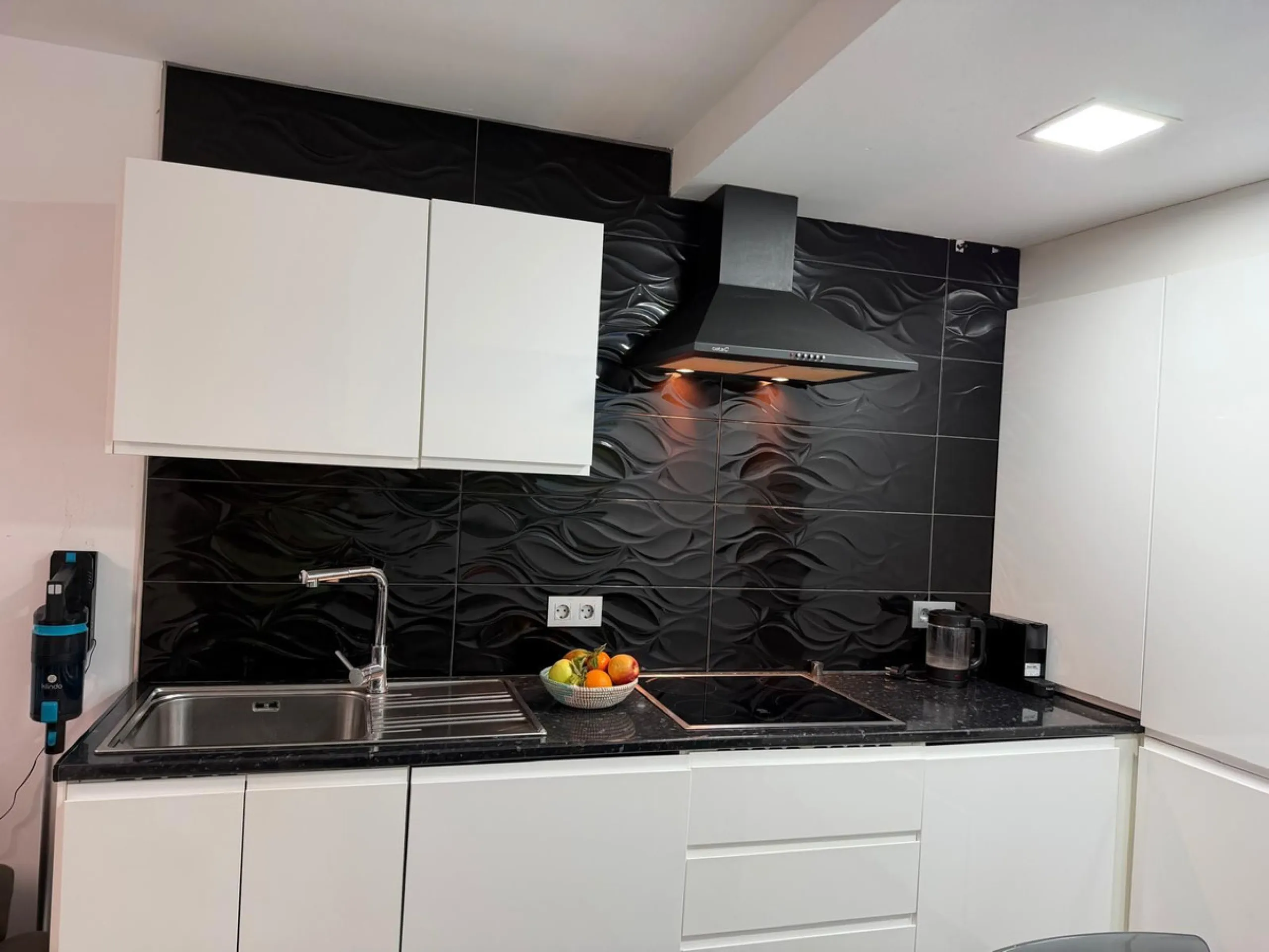 Apartment - Middle Floor Apartment в продаже в Benalmadena, Málaga. В доме 2 спален и 2 ванных комнат. Площадь дома 75 м²