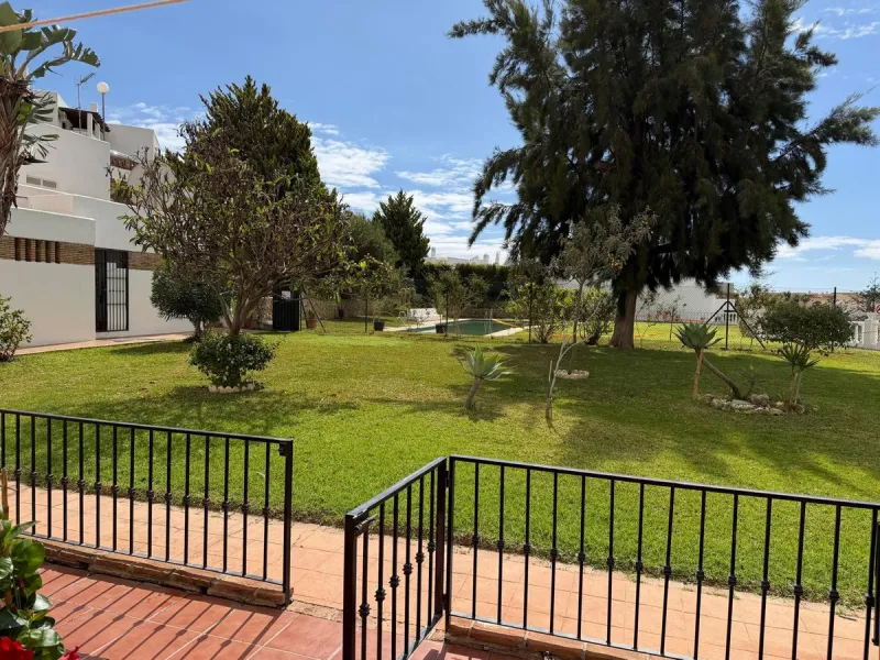 Apartment - Middle Floor Apartment в продаже в Benalmadena, Málaga. В доме 2 спален и 2 ванных комнат. Площадь дома 75 м²