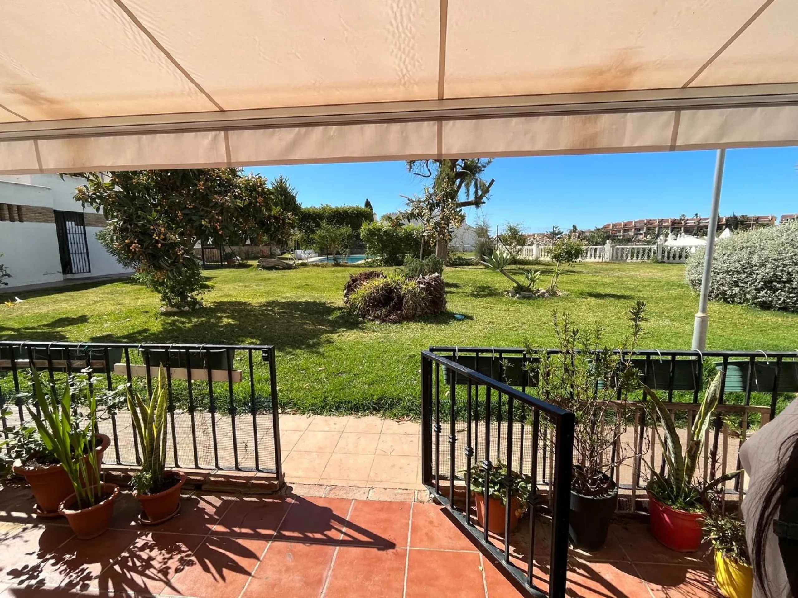 Apartment - Middle Floor Apartment в продаже в Benalmadena, Málaga. В доме 2 спален и 2 ванных комнат. Площадь дома 75 м²
