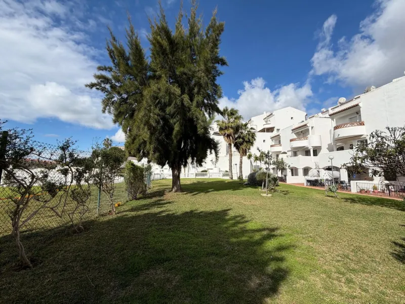 Apartment - Middle Floor Apartment в продаже в Benalmadena, Málaga. В доме 2 спален и 2 ванных комнат. Площадь дома 75 м²