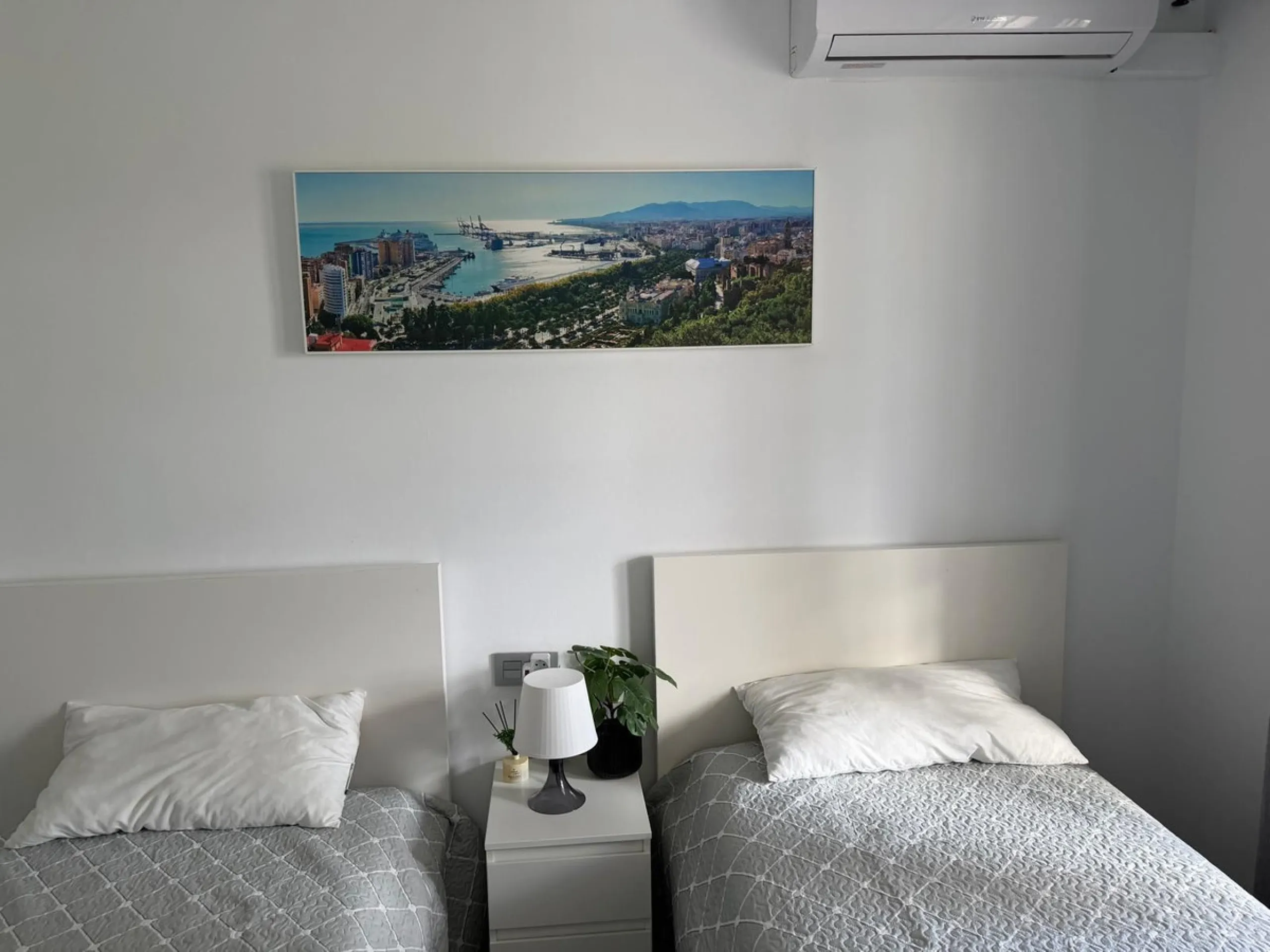 Apartment - Middle Floor Apartment в продаже в Benalmadena, Málaga. В доме 2 спален и 2 ванных комнат. Площадь дома 75 м²