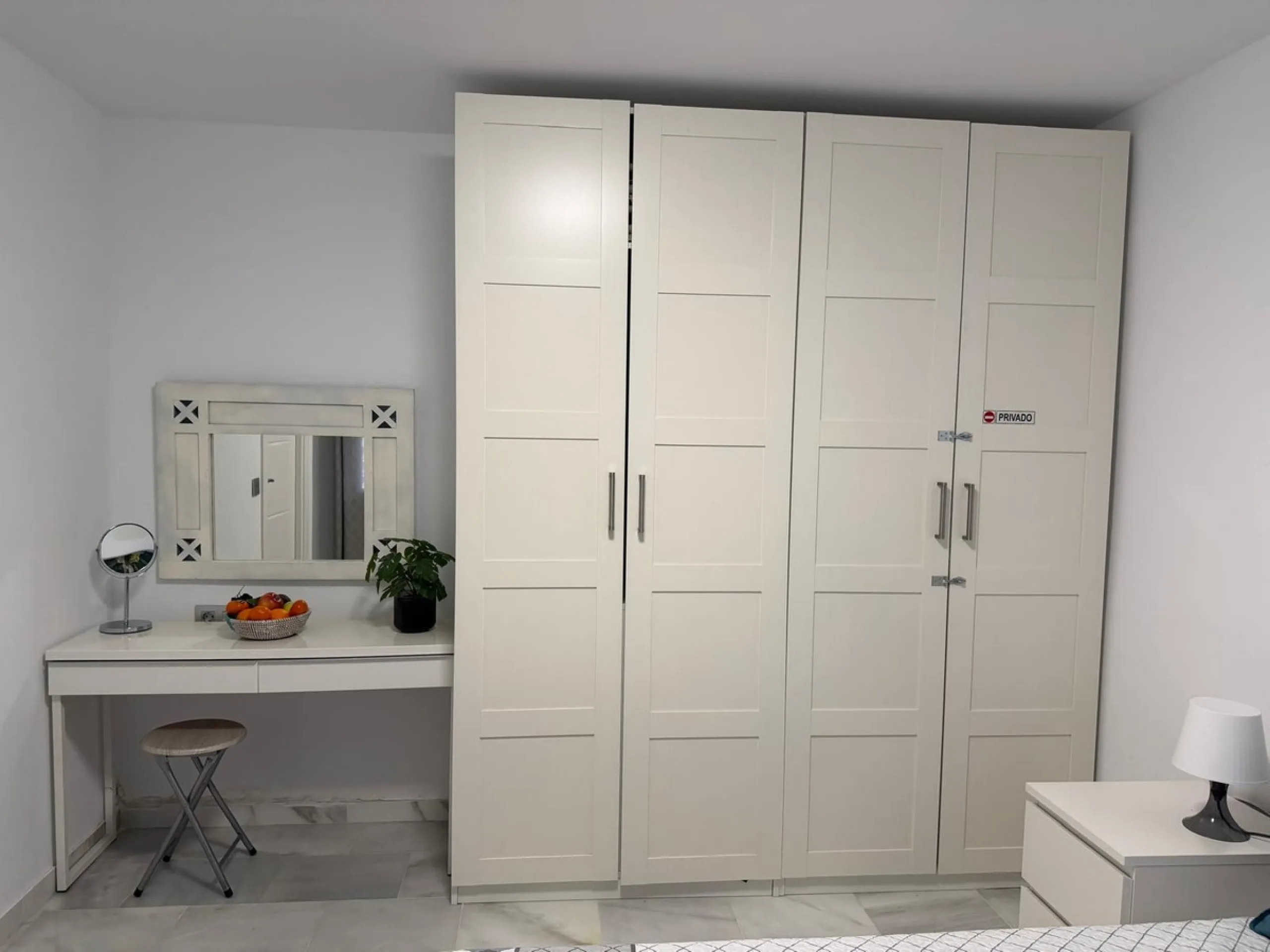 Apartment - Middle Floor Apartment в продаже в Benalmadena, Málaga. В доме 2 спален и 2 ванных комнат. Площадь дома 75 м²