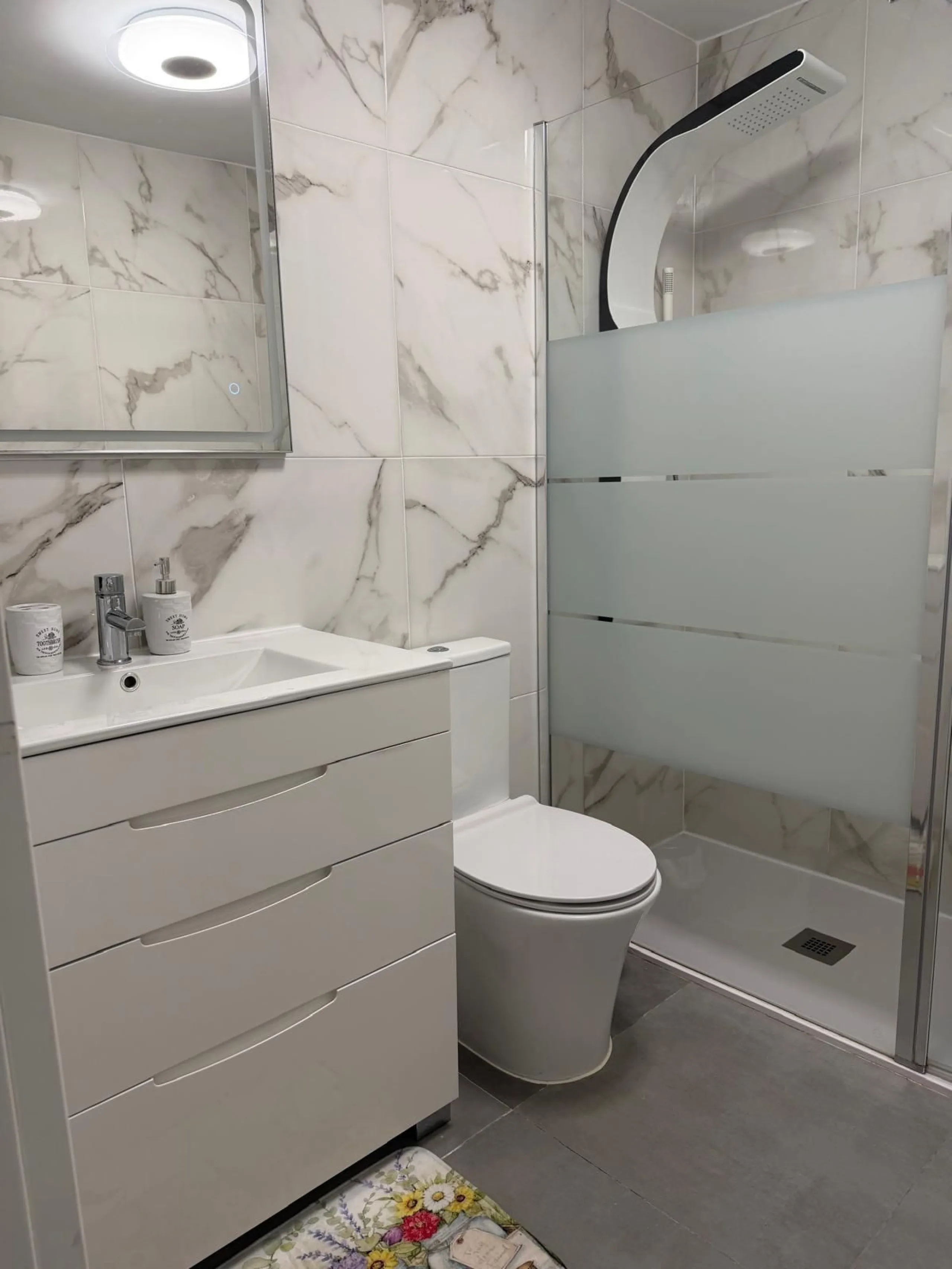 Apartment - Middle Floor Apartment в продаже в Benalmadena, Málaga. В доме 2 спален и 2 ванных комнат. Площадь дома 75 м²